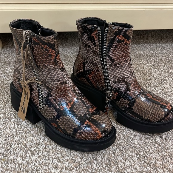 Seven7 Vault Boot NWT snake print NWT - Picture 2 of 6